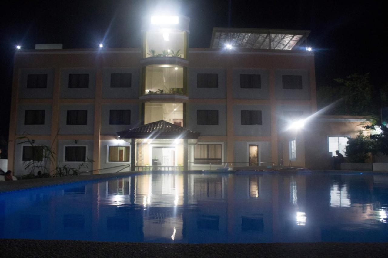 Adams View Hotel Moalboal Extérieur photo
